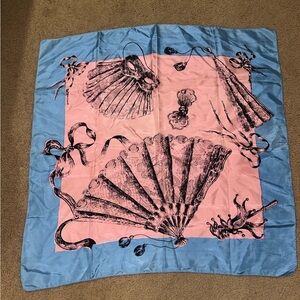 🚫SOLD ON M E R C A R I. Beautiful vintage scarf